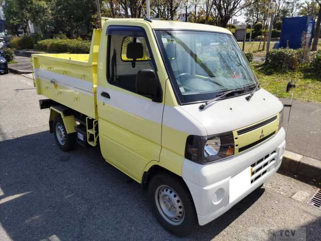 2011 Mitsubishi Minicab Truck