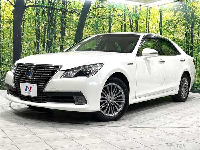 2014 Toyota Crown Hybrid