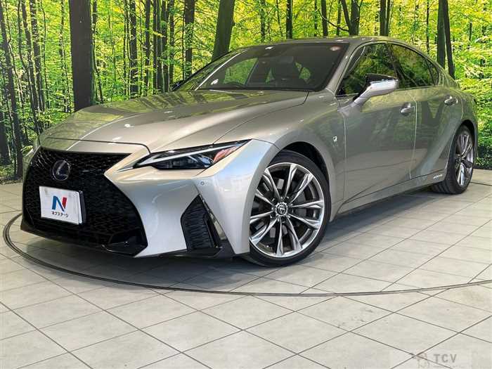 2021 Lexus IS