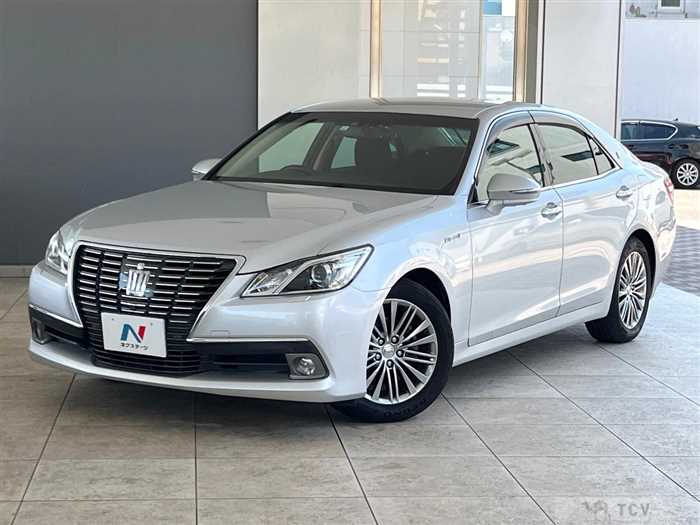 2013 Toyota Crown Hybrid