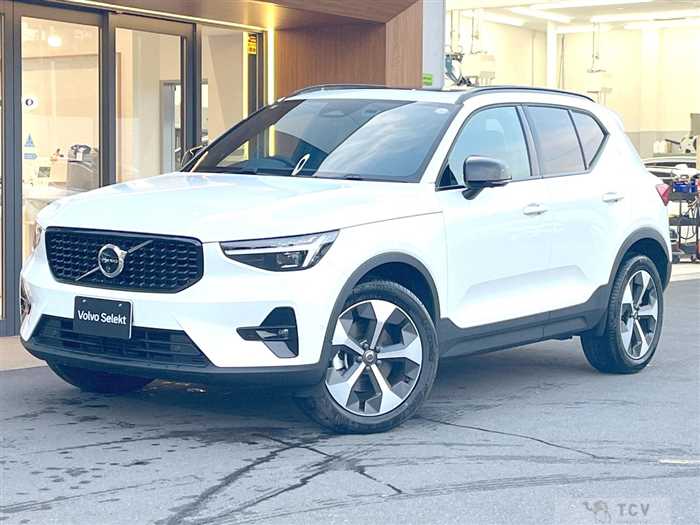 2025 Volvo XC40