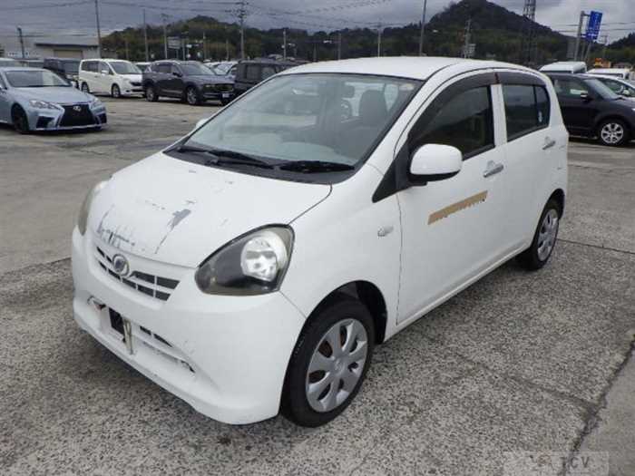2013 Daihatsu Mira Es