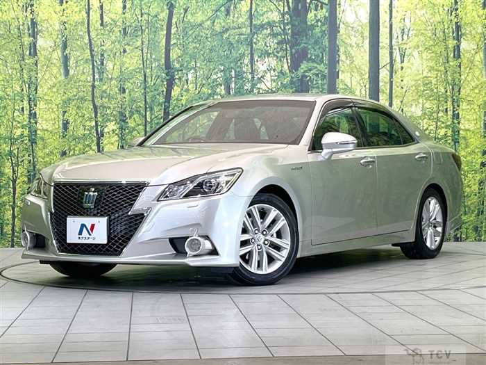 2013 Toyota Crown Hybrid