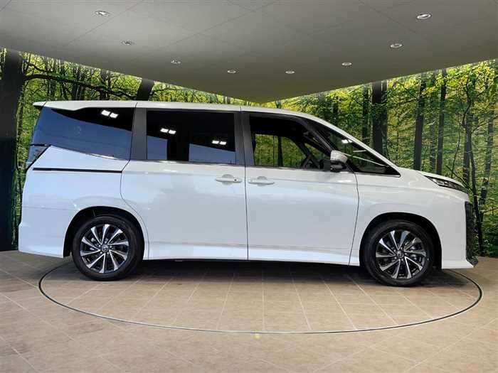 Toyota Voxy 2026 — фото 9 купить в Москве
