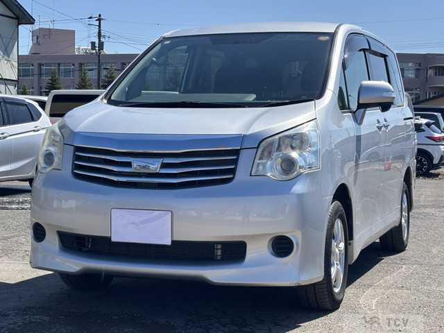 2013 Toyota Noah