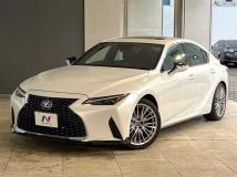 2021 Lexus IS