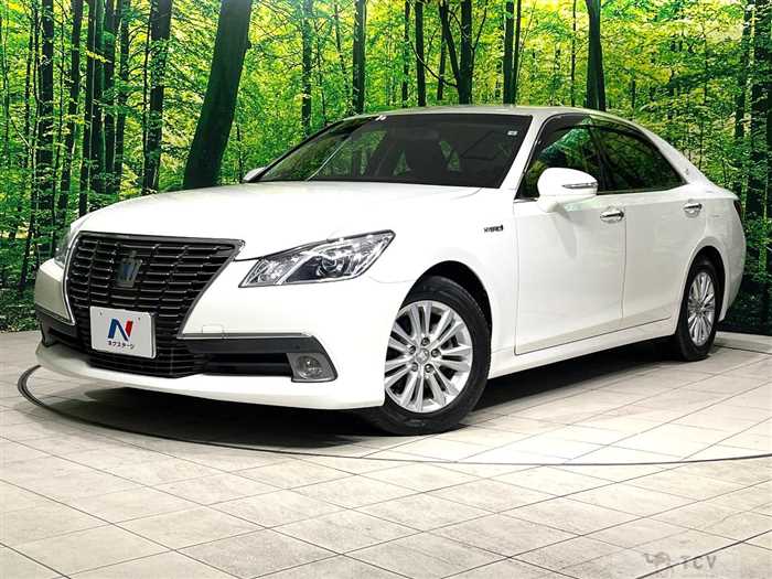 2013 Toyota Crown Hybrid