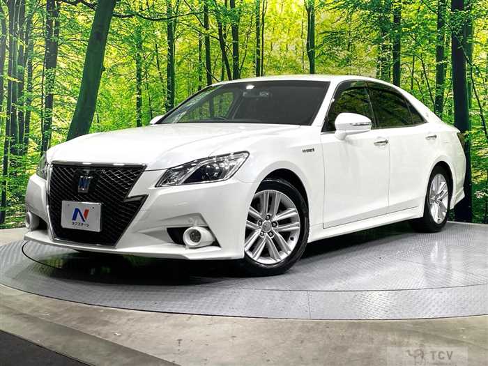 2013 Toyota Crown Hybrid
