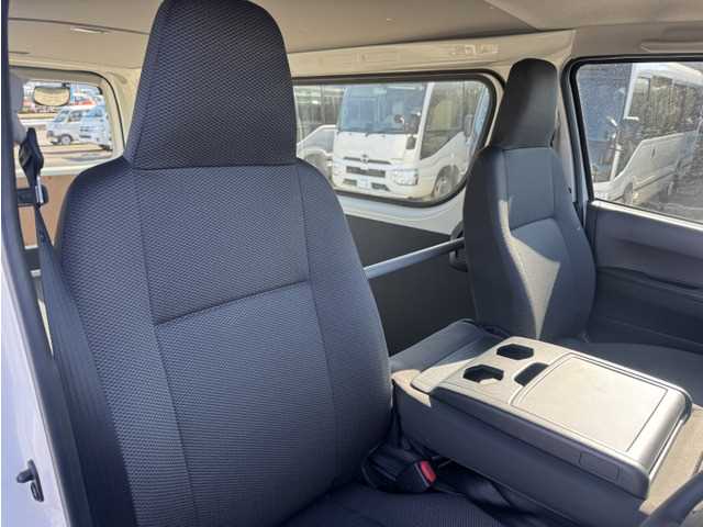Toyota Hiace Van 2026 — фото 11 купить в Москве