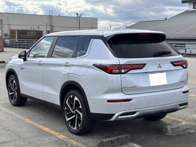 Mitsubishi Outlander 2024 — миниатюра 5
