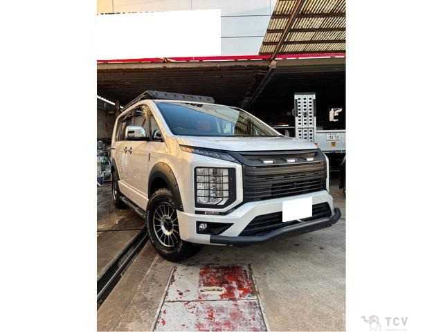2022 Mitsubishi Delica D5