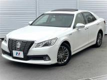 2013 Toyota Crown Hybrid