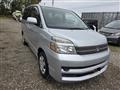 2006 Toyota Voxy