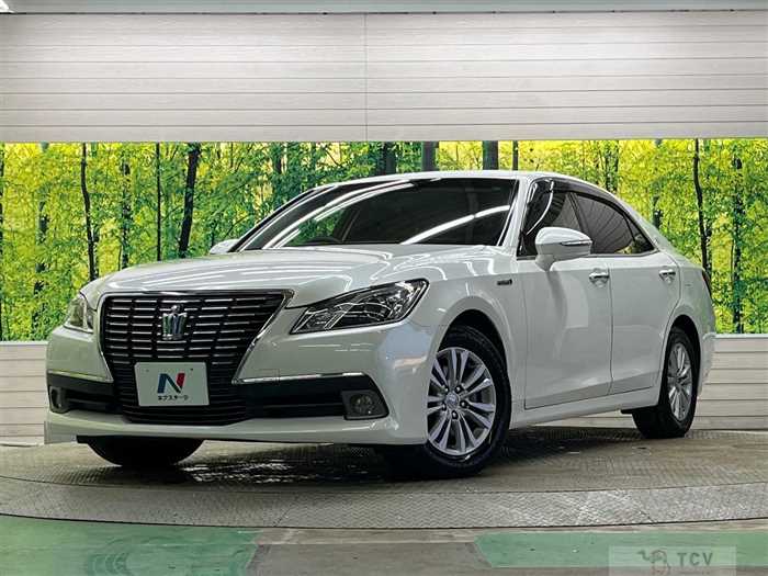 2013 Toyota Crown Hybrid