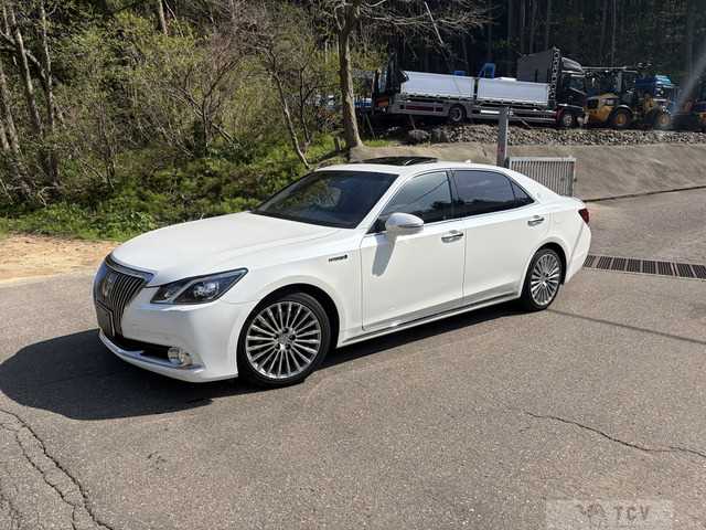 2013 Toyota Crown Majesta