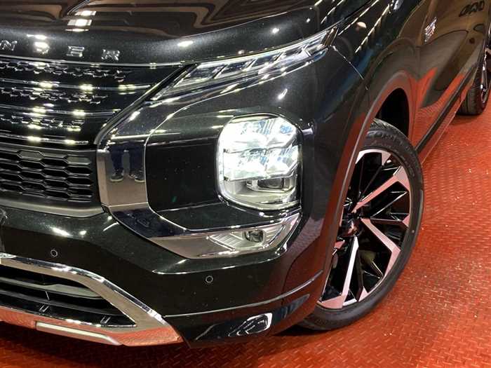 Mitsubishi OUTLANDER PHEV 2023 — фото 10 купить в Москве