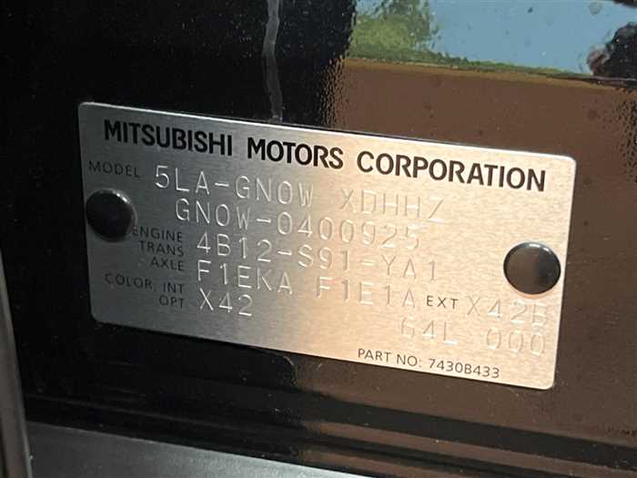 Mitsubishi OUTLANDER PHEV 2024 — фото 3 купить в Москве