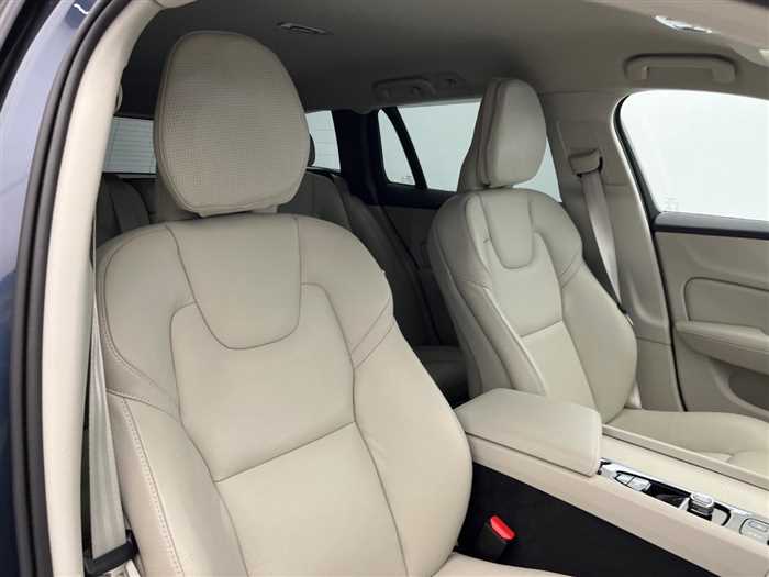 Volvo V60 2022 — миниатюра 9