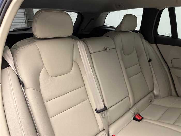 Volvo V60 2022 — миниатюра 11