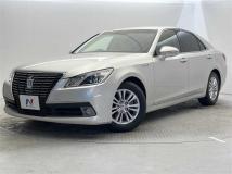2013 Toyota Crown Hybrid