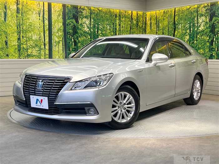 2013 Toyota Crown Hybrid