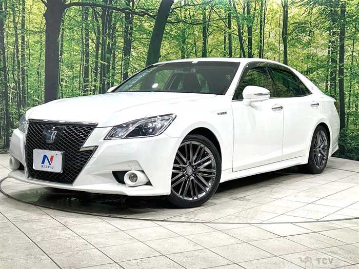 2013 Toyota Crown Hybrid