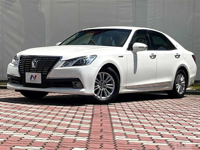 2013 Toyota Crown Hybrid