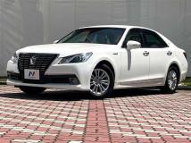 2013 Toyota Crown Hybrid