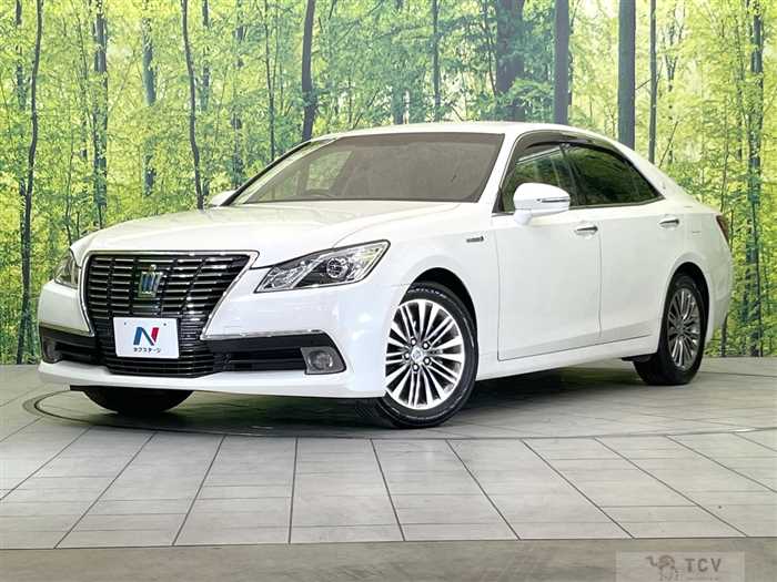 2013 Toyota Crown Hybrid
