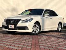 2013 Toyota Crown Hybrid