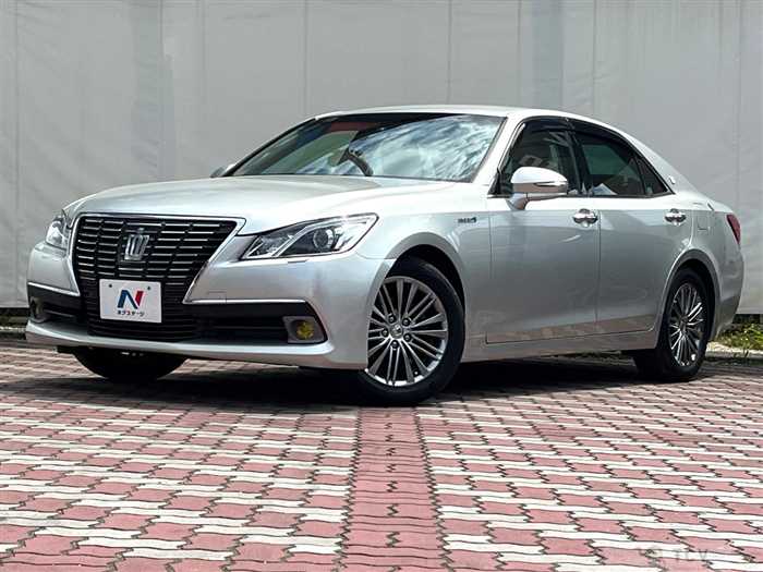 2013 Toyota Crown Hybrid