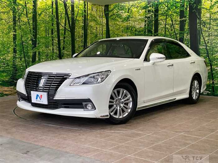 2014 Toyota Crown Hybrid