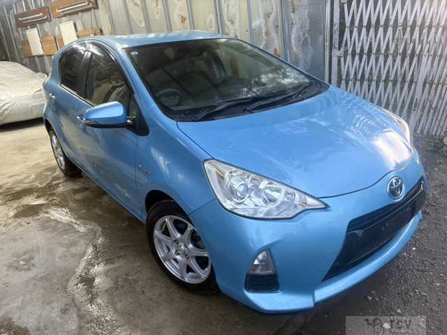 2013 Toyota AQUA