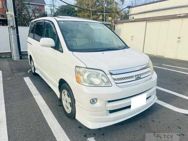 2005 Toyota Noah