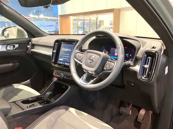 Volvo XC40 2023 — фото 7 купить в Москве