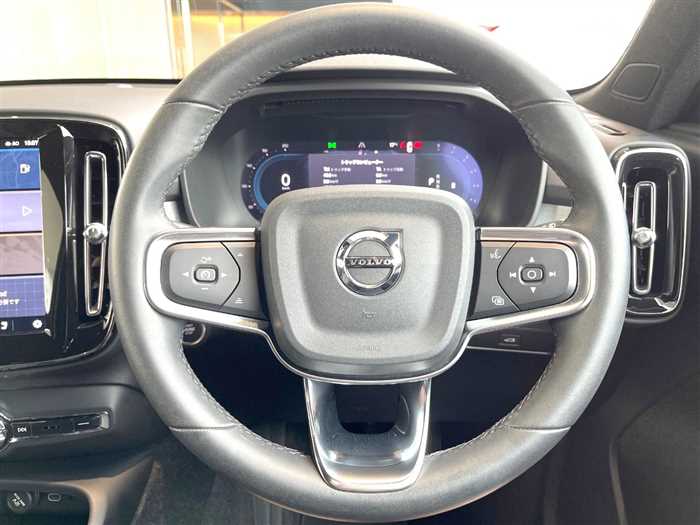 Volvo XC40 2023 — фото 8 купить в Москве
