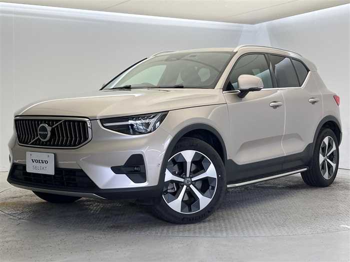 Volvo XC40 2023 — фото 2 купить в Москве