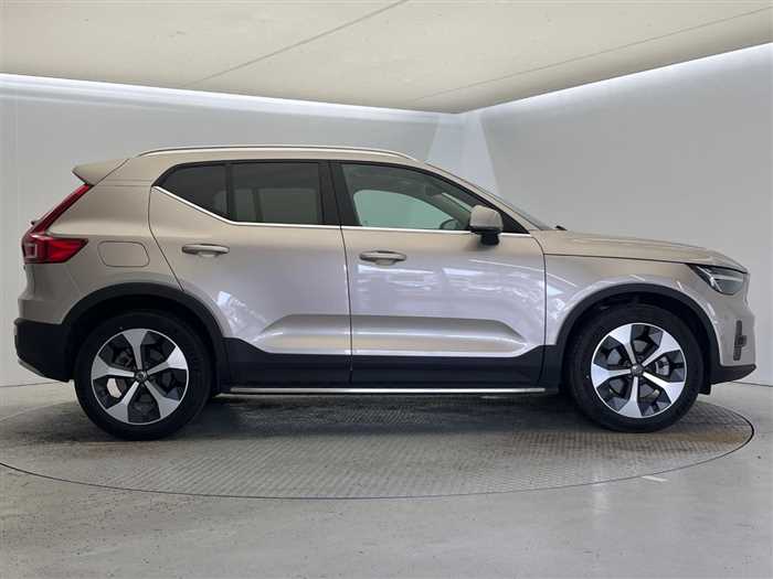 Volvo XC40 2023 — фото 8 купить в Москве