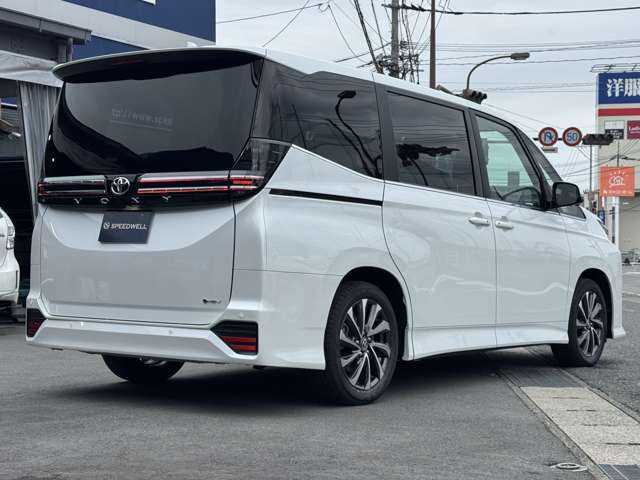 Toyota Voxy 2026 — фото 10 купить в Москве