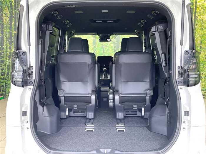 Toyota Voxy 2025 — миниатюра 8