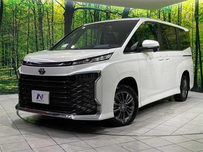 Toyota Voxy 2025 — фото 2 купить в Москве