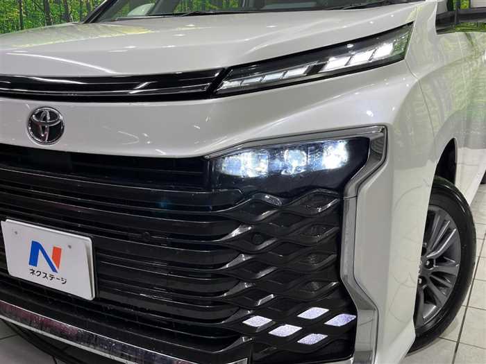 Toyota Voxy 2025 — фото 11 купить в Москве