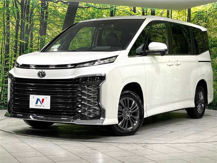 Toyota Voxy 2025 — фото 2 купить в Москве