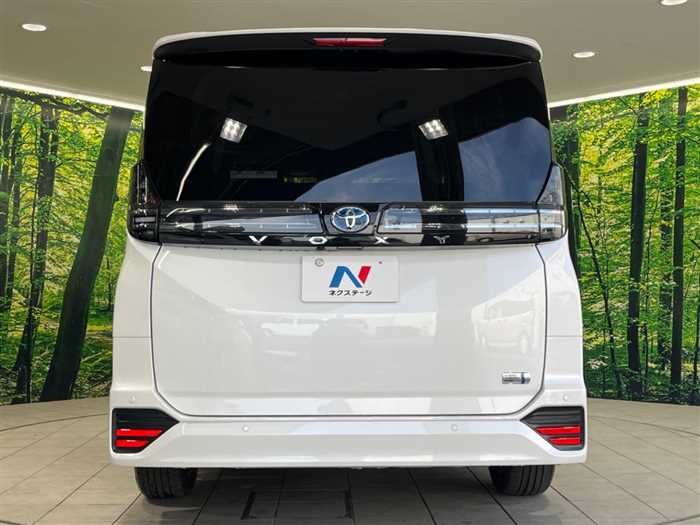 Toyota Voxy 2025 — фото 10 купить в Москве
