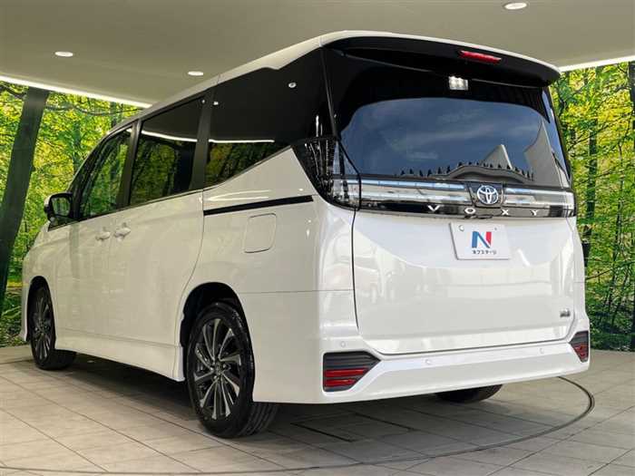 Toyota Voxy 2025 — фото 11 купить в Москве