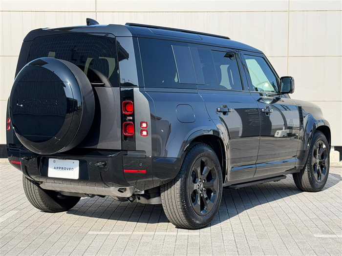 Land Rover Defender 2025 — фото 10 купить в Москве