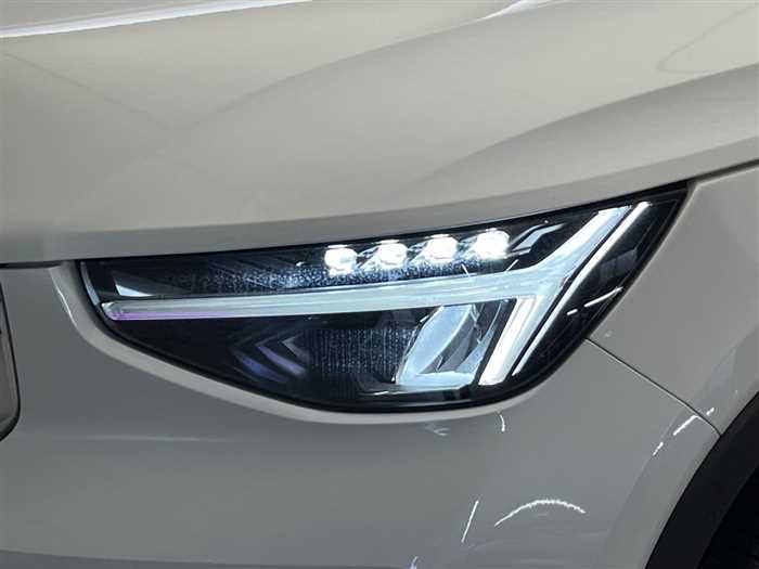 Volvo XC40 2023 — фото 7 купить в Москве