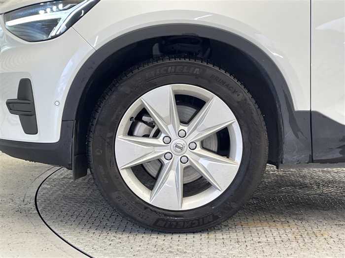 Volvo XC40 2023 — фото 8 купить в Москве