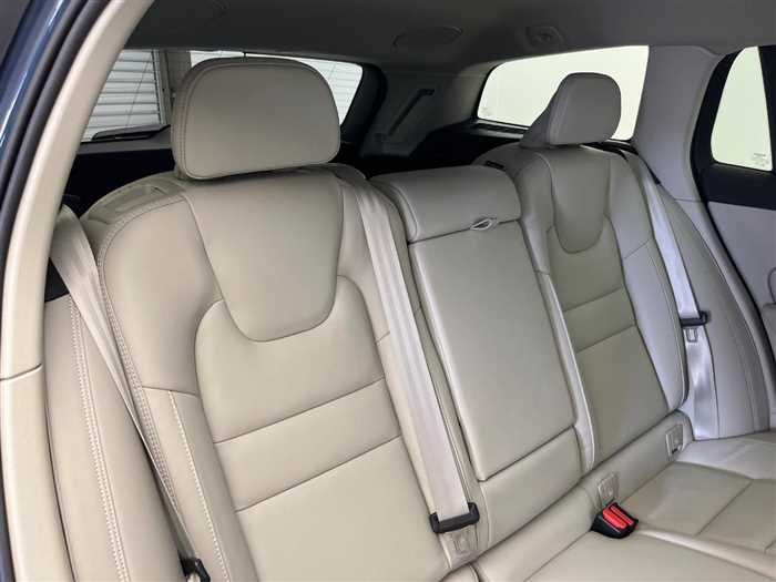 Volvo V60 2023 — миниатюра 11