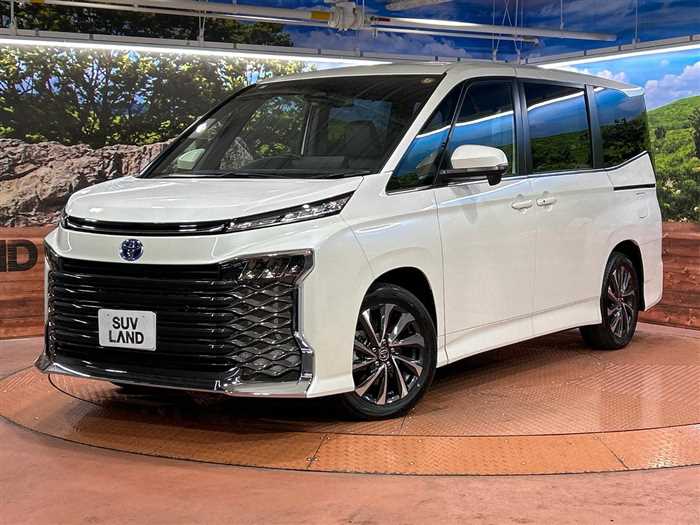 Toyota Voxy 2025 — фото 2 купить в Москве